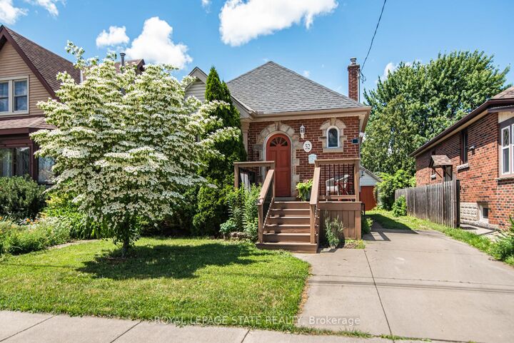 Property Photo:  52 Cameron Avenue S  ON L8K 2W9 