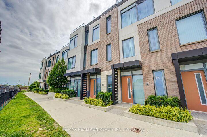 Property Photo: 1050 Portage Parkway Th33 ON L4K 0K3