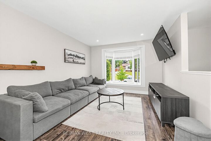 Property Photo:  641 Deauville Court  ON L1K 1R1 