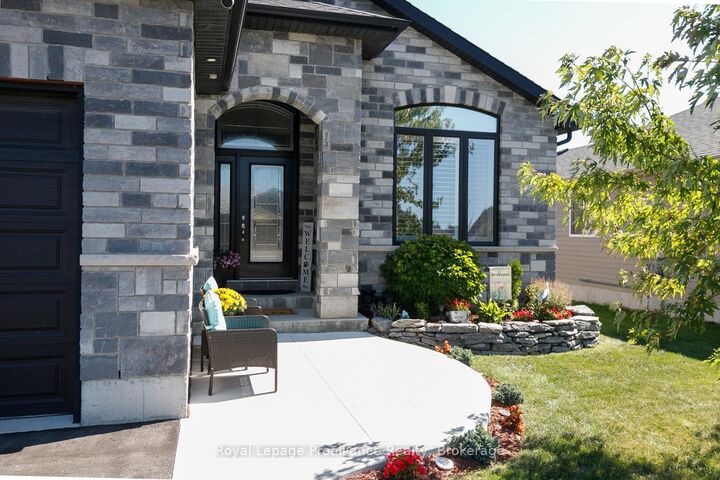 Property Photo:  81 Sienna Avenue  ON K8P 0E9 