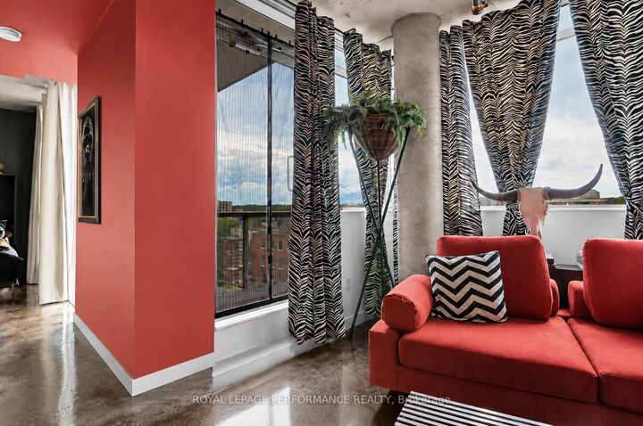 Property Photo: 383 Cumberland Street N 706 ON K1N 1J7