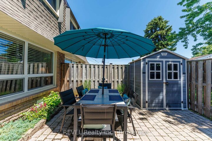 Property Photo:  5 Woodlawn Court 104  ON L3M 3T4 