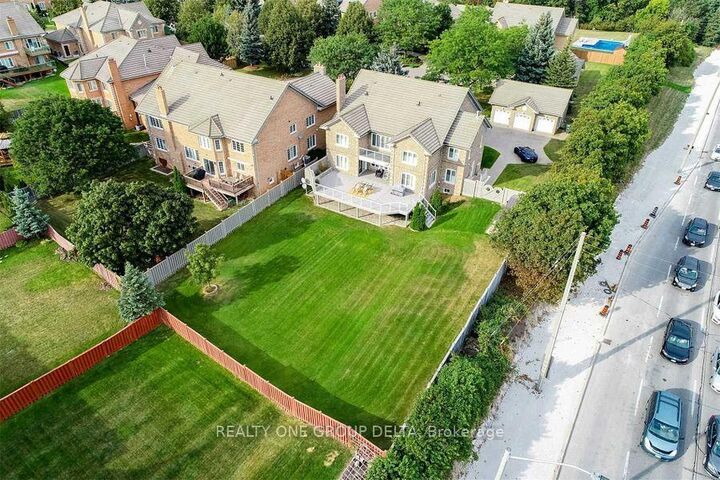 Property Photo: 1918 Royal Credit Boulevard ON L5M 4Y1