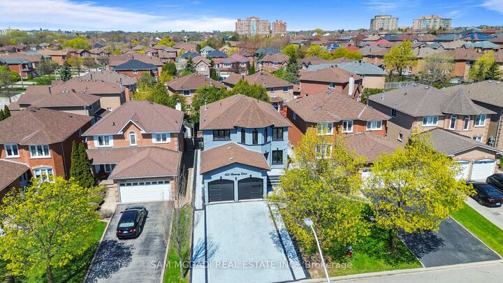 Property Photo: 1521 Roseway Drive ON L5M 5M5