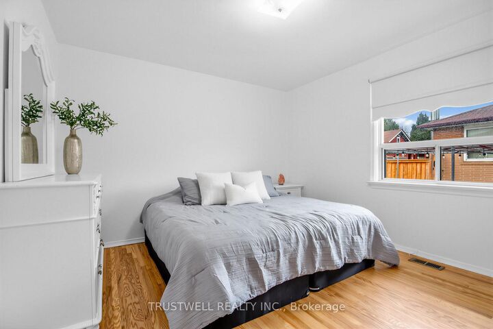 Property Photo: 2 Del Ria Drive ON M6L 1M1