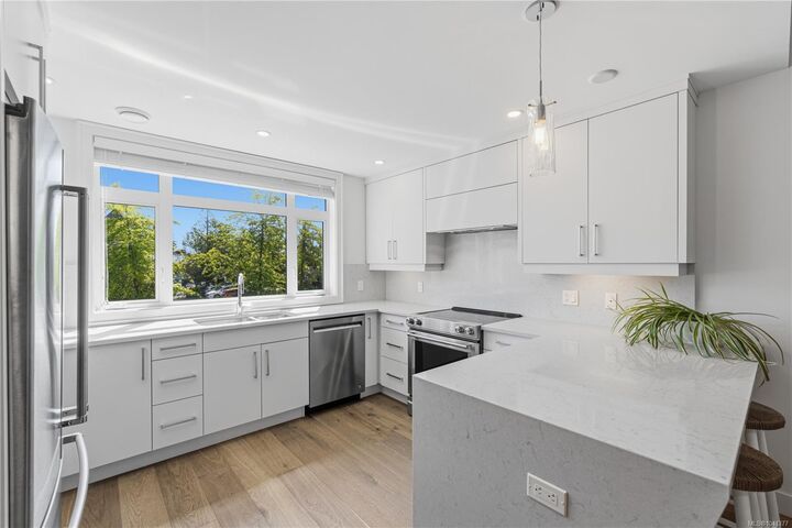 Property Photo: 180 First Ave W #6 BC V9K 1H1