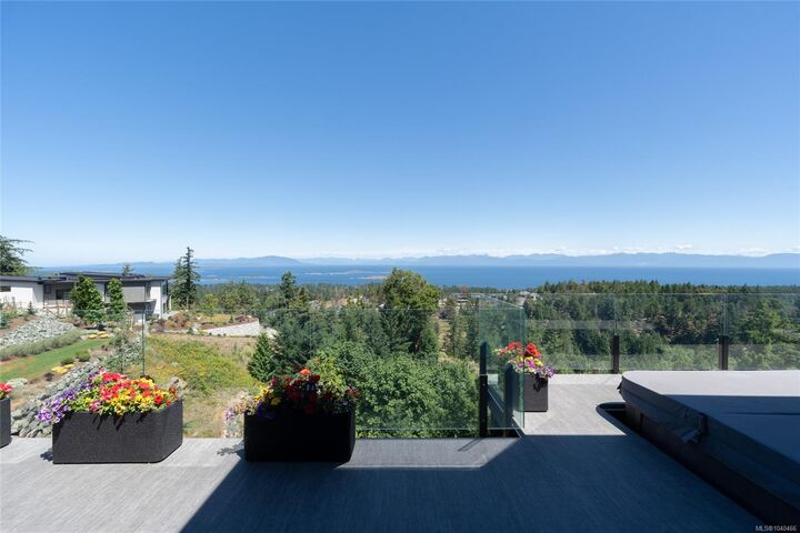 Property Photo: 7376 High Ridge Cres BC V0R 2H0
