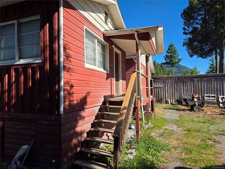 Property Photo: 62 Kinman Ave BC V0N 3P0