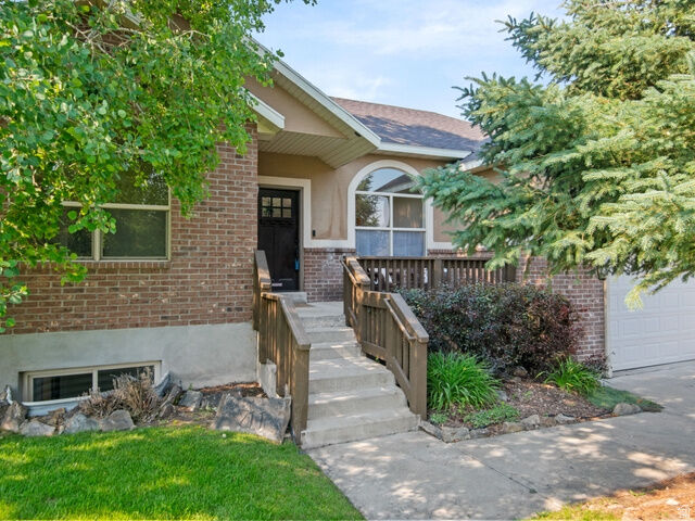Property Photo: 711 E 260 S UT 84049