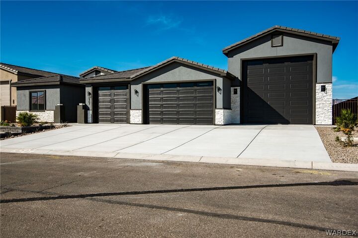 Property Photo: 6407 S Calle Serena AZ 86426