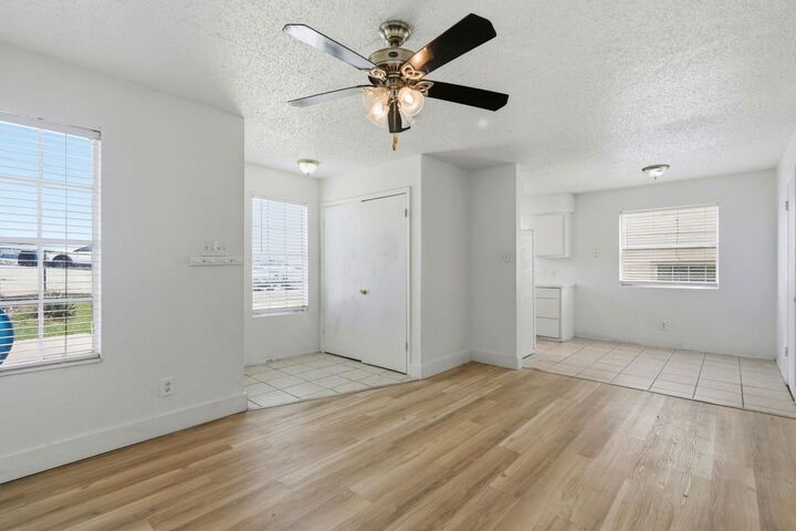 Property Photo:  