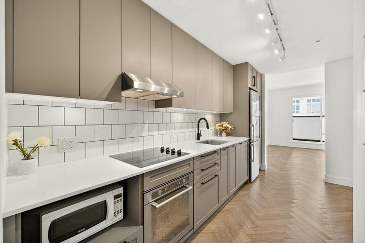 Property Photo:  9228 Slopes Mews 504  BC V5A 0E9 