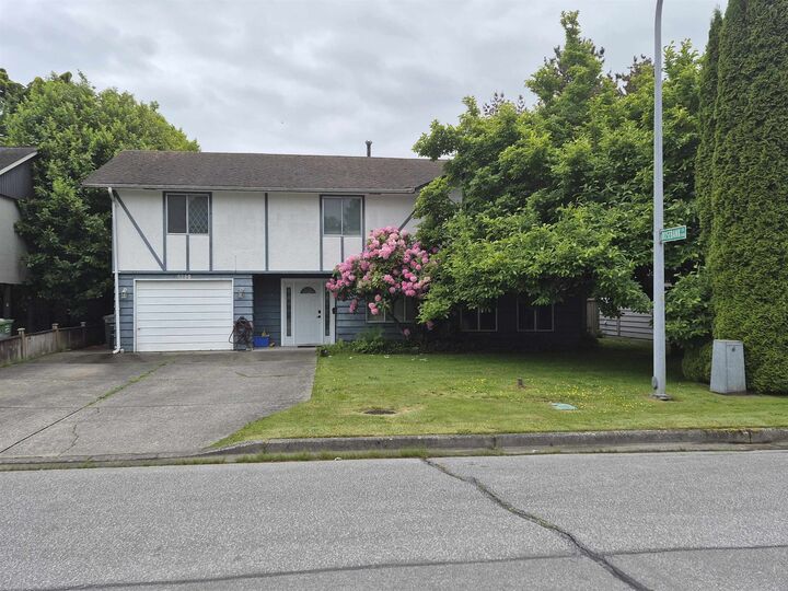 8280 Rosebank Crescent — photo 1