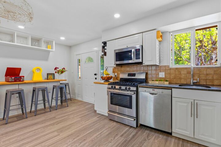 Property Photo: 713 Appleyard Court BC V3H 3X1