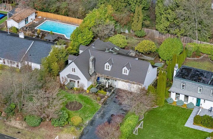 Property Photo: 539 Newcroft Place BC V7T 1W9