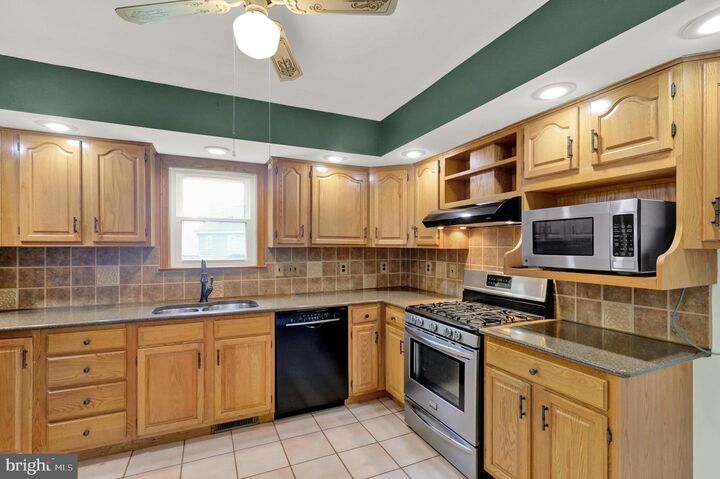 Property Photo:  19 Foxchase Ln  PA 17042 
