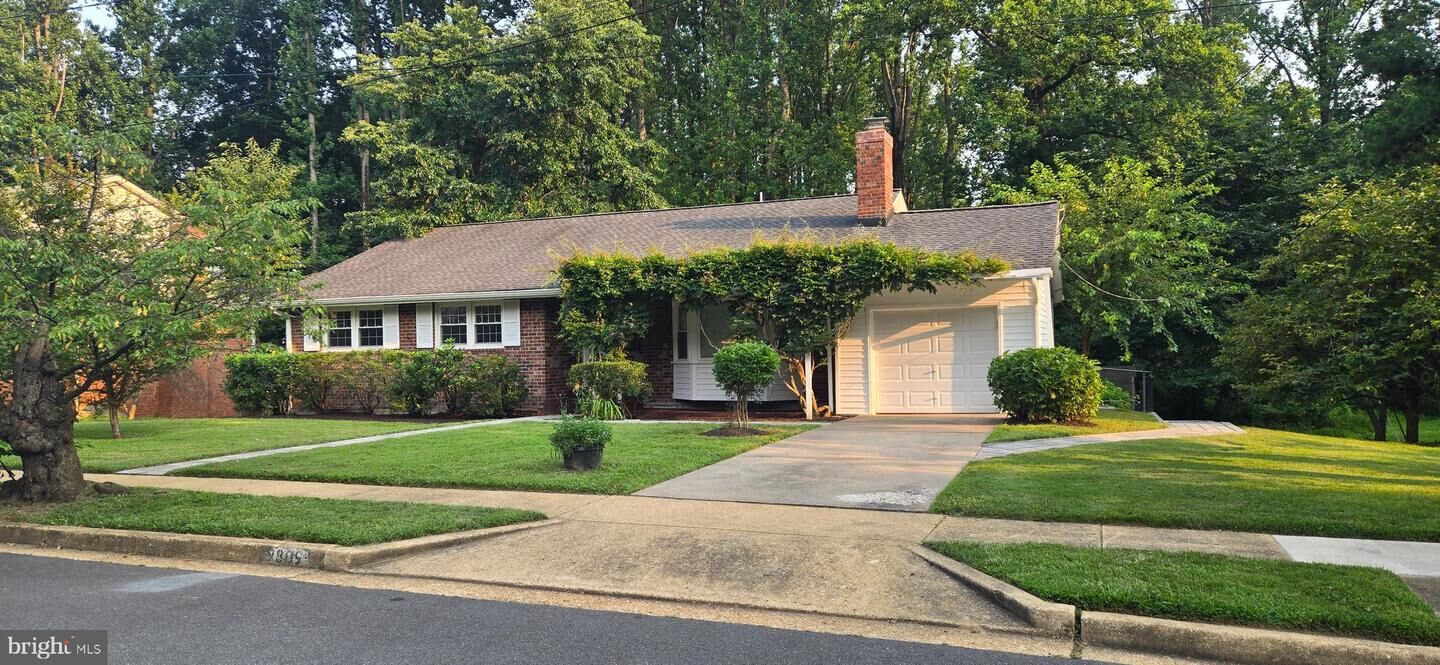 Property Photo: 9809 Limoges VA 22032
