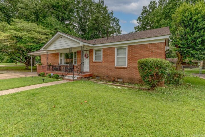 Property Photo:  423 Laughrun Drive  AR 72335 