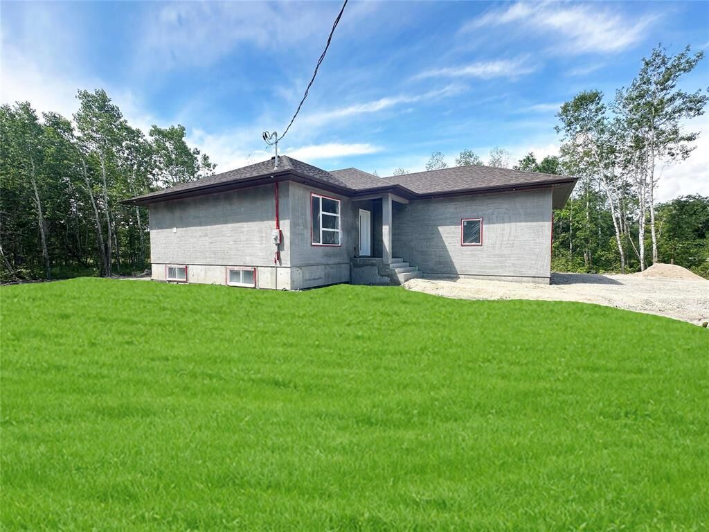 Property Photo:  10 Tamarack Lane  MB R0C 0P0 