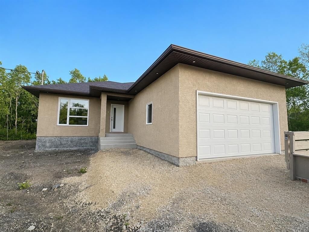 Property Photo: 10 Tamarack Lane MB R0C 0P0