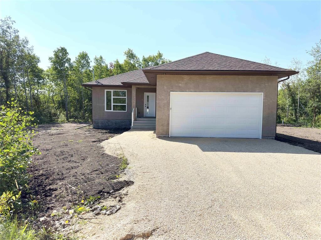 Property Photo:  10 Tamarack Lane  MB R0C 0P0 