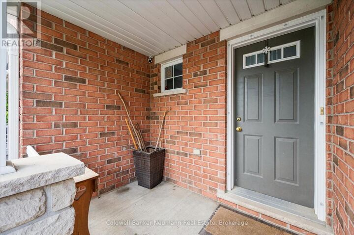 Property Photo:  165 Terraview Crescent 2  ON N1G 5G8 