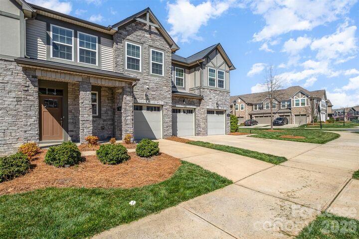 Property Photo:  9320 Glenburn Lane  NC 28278 
