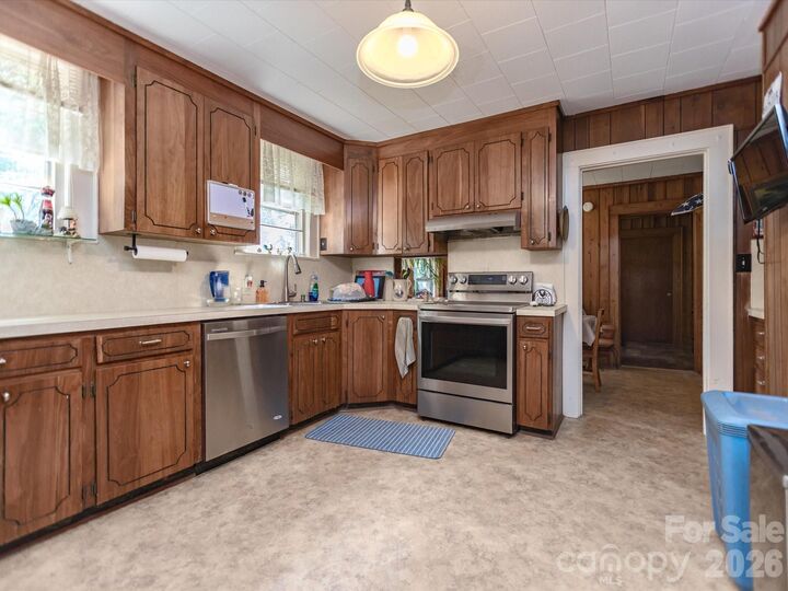 Property Photo:  2111 Emmanuel Church Road  NC 28613 