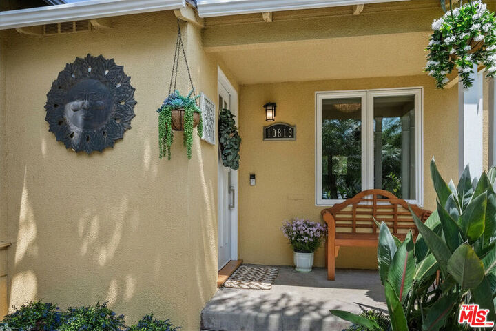 Property Photo:  10819 Garfield Ave  CA 90230 