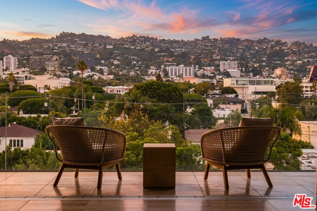 Property Photo:  8899 Beverly Blvd  CA 90048 