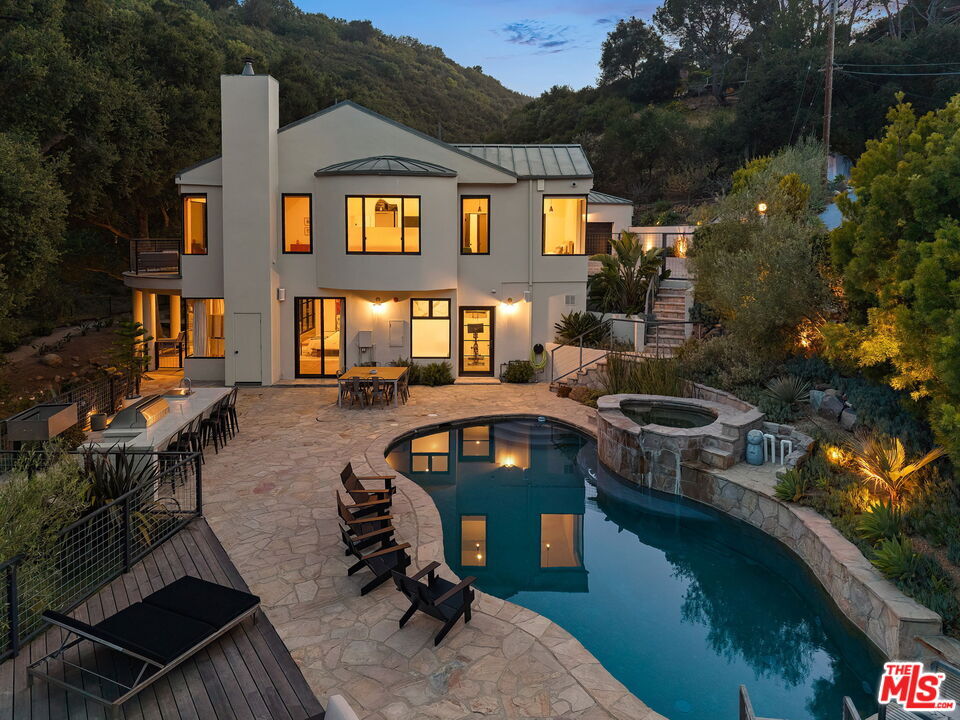 Property Photo:  28222 Via Acero St  CA 90265 