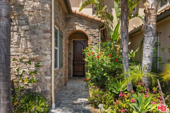 Property Photo:  20445 Via Sansovino  CA 91326 