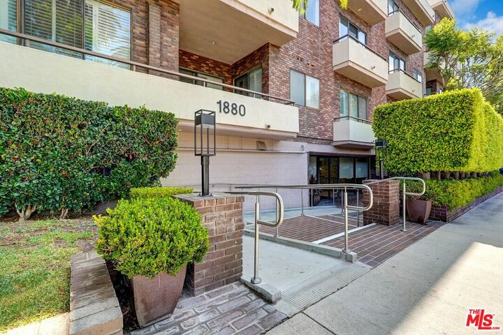 Property Photo:  1880 Veteran Ave  CA 90025 