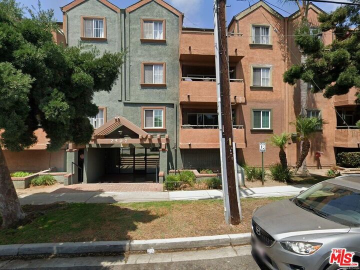 Property Photo: 2507 E 15th St, Unit 104 CA 90804