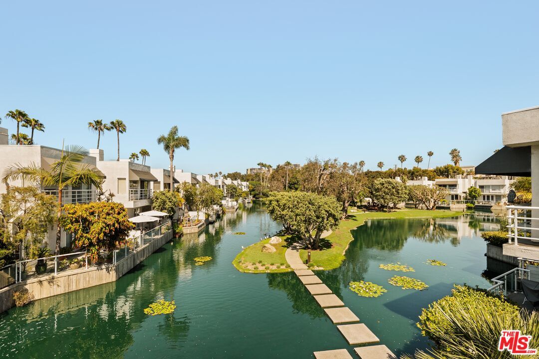 Property Photo:  610 Harbor St  CA 90291 