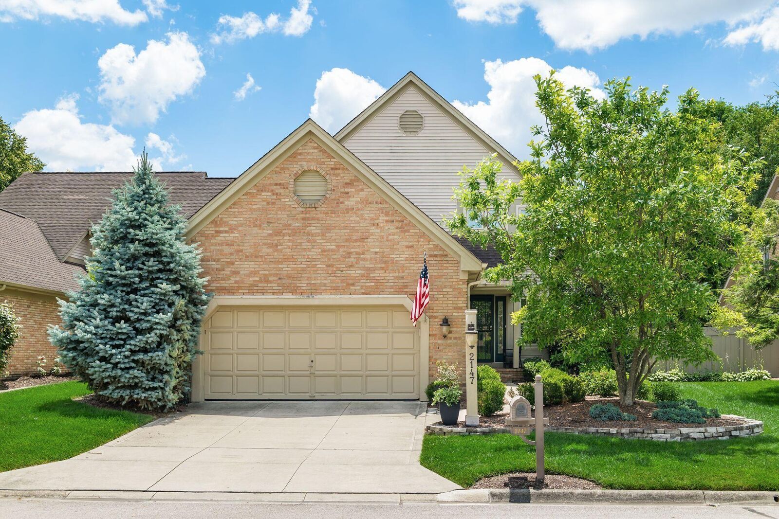Property Photo:  2147 Partlow Drive  OH 43220 