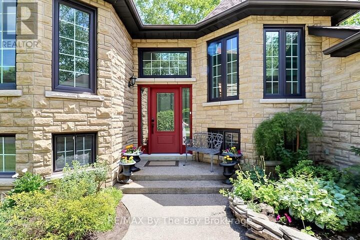 Property Photo:  54 Fairway Crescent  ON L9Z 1B8 