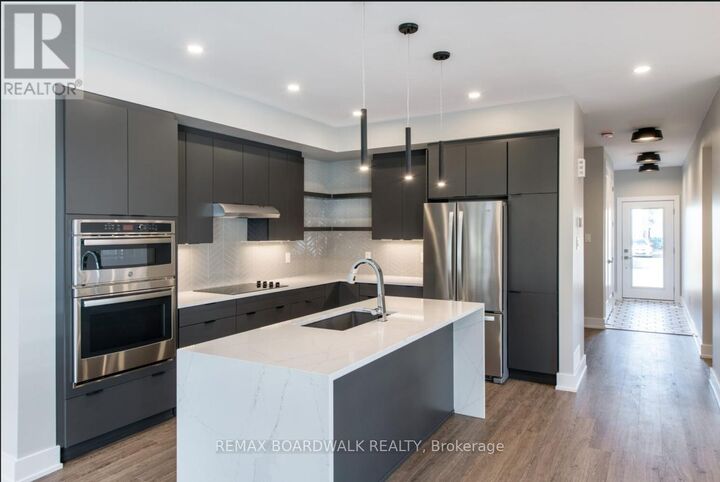 Property Photo:  2928 Ahearn Avenue  ON K2B 6Z9 