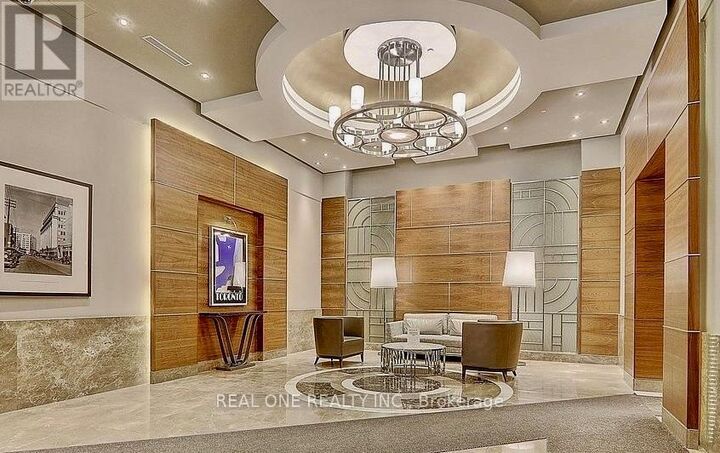 Property Photo:  761 Bay Street 1713  ON M5G 2R2 