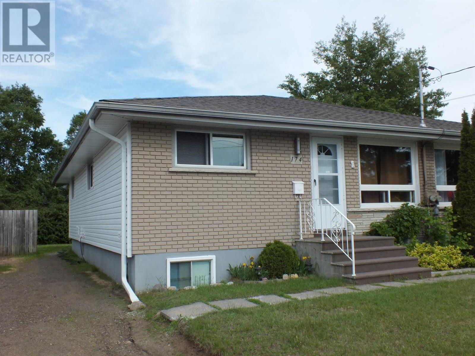 Property Photo:  174 Shipley St  ON P7A 3C7 