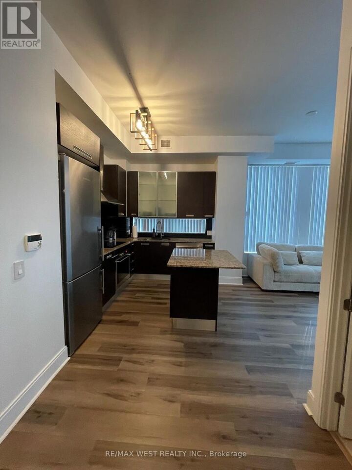 Property Photo:  21 Balmuto Street 1004  ON M4Y 1W4 