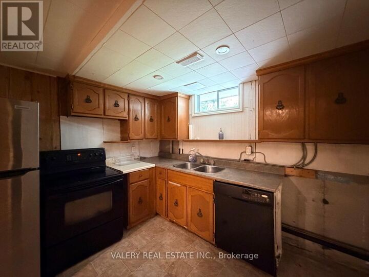 Property Photo:  63 Paperbirch Crescent Street B  ON N6G 1L8 