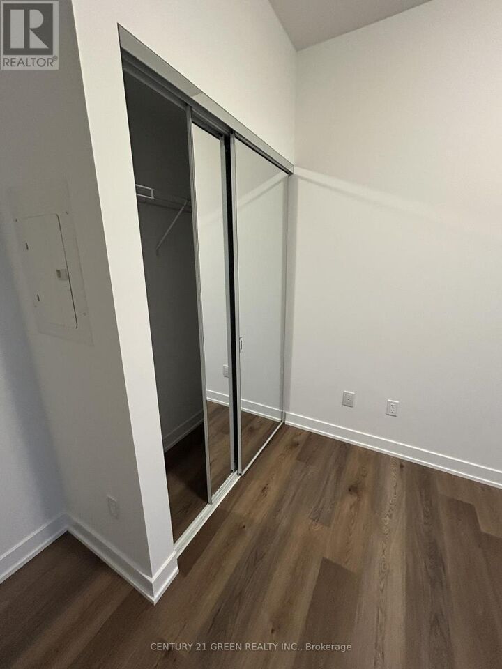 Property Photo:  2075 Lakeshore Road 504  ON L7R 1E2 