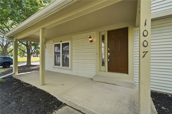 Property Photo: 1007 Foxshire Place OH 45458