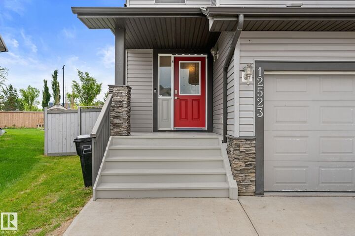 Photo de la propriété:  12523 171 Avenue NW  AB T5X 0E5 