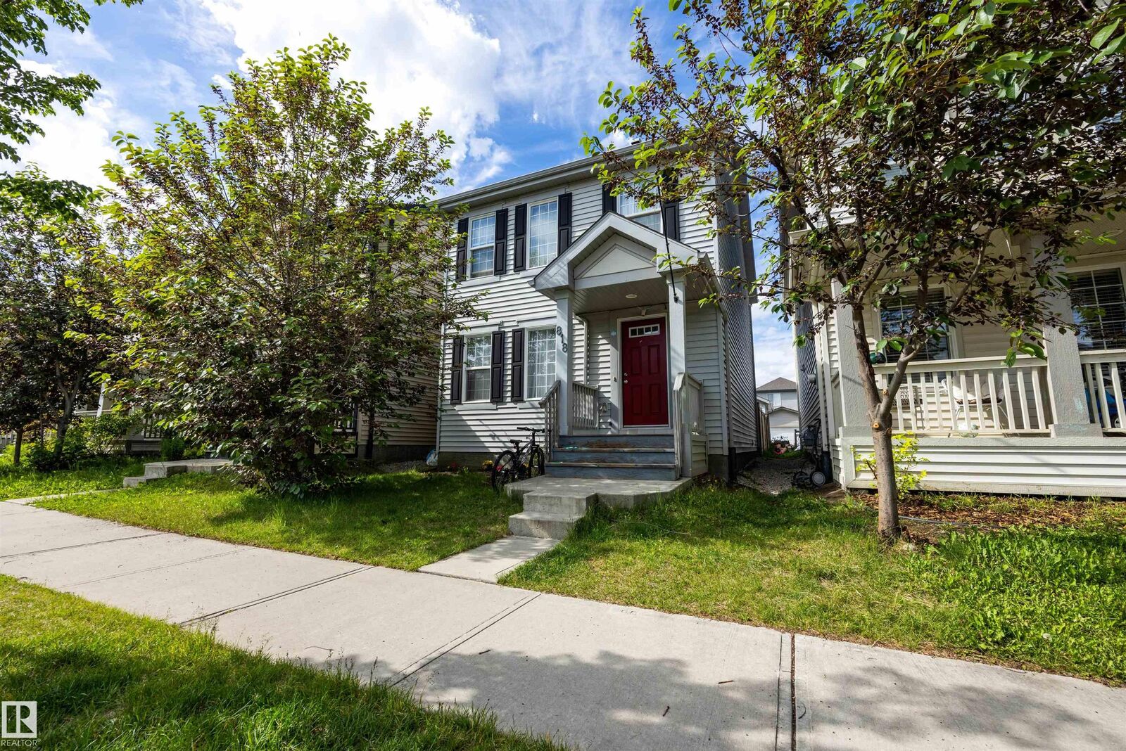 Photo de la propriété:  818 Eagleson Link NW  AB T6M 0V3 