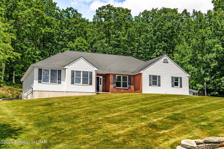 Property Photo:  14 Autumn Fern Court  PA 18222 