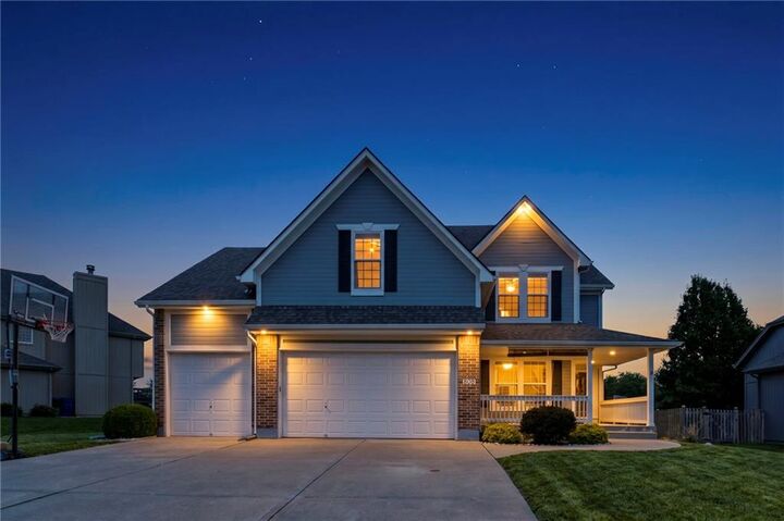 Property Photo:  808 SW 33rd Street  MO 64082 