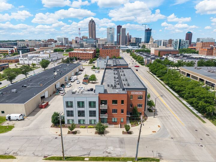 Property Photo: 450 SW 7th Street 104 IA 50309