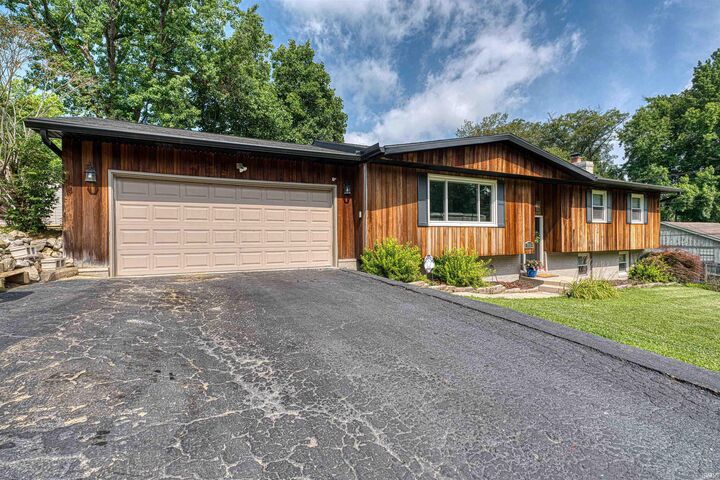 Property Photo:  713 Carole Place  IN 47630 